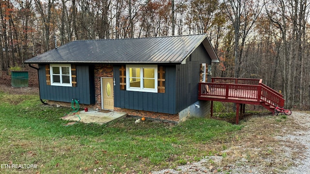 view of outdoor structure with a lawn