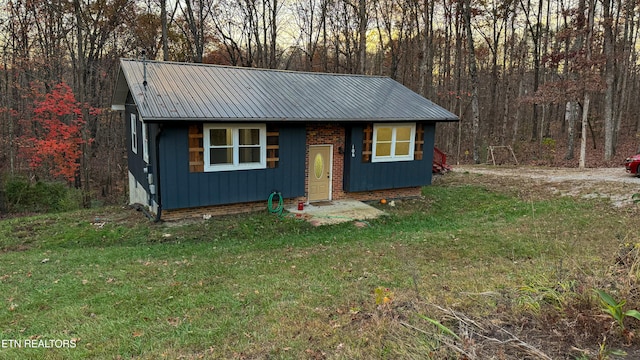 view of front of house with a yard