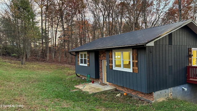 view of outbuilding featuring a lawn