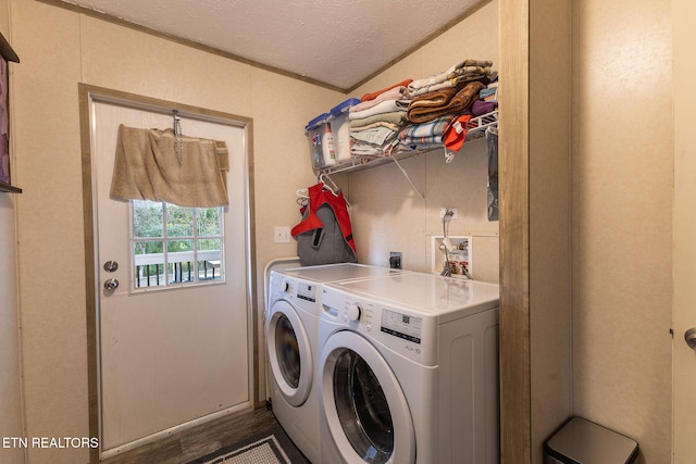 washroom featuring washing machine and clothes dryer, a textured ceiling, and hardwood / wood-style flooring