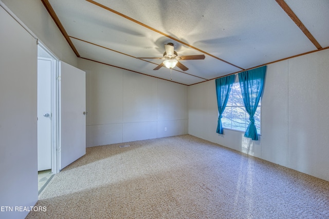 unfurnished room with a textured ceiling and ceiling fan