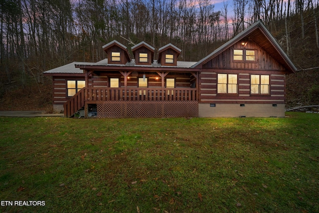 view of front of home with covered porch and a lawn