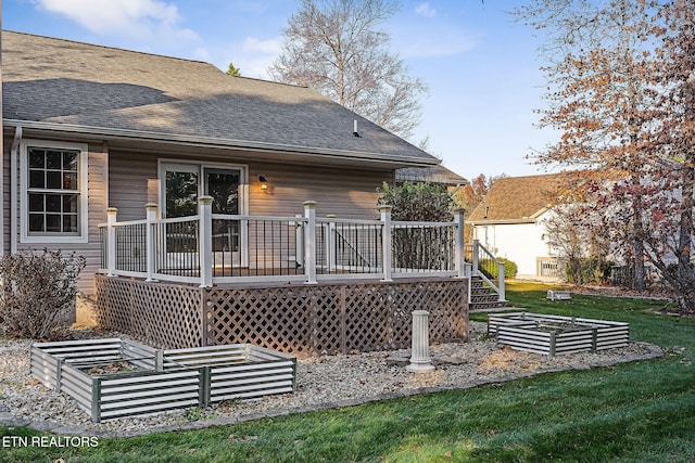 122 Windsor Rd, Crossville, TN 38558 - rear view of house featuring a lawn