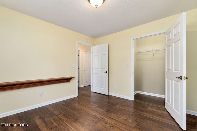 122 Windsor Rd, Crossville, TN 38558 - unfurnished bedroom featuring a textured ceiling, a spacious closet, dark wood-type flooring, and a closet