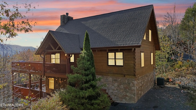 view of front of property featuring a wooden deck