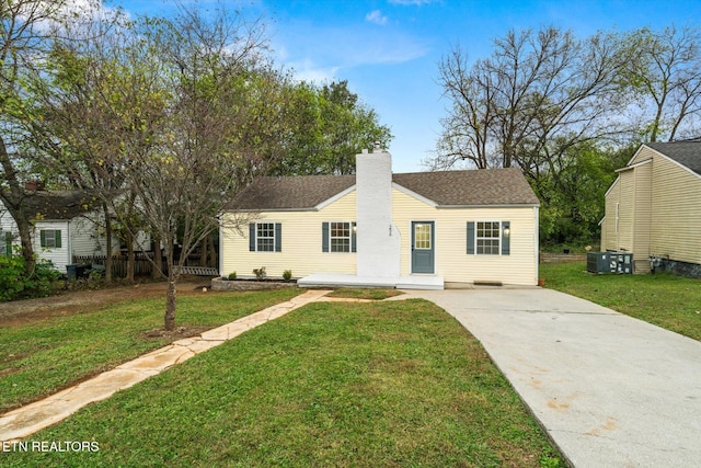 view of front of property with a front yard