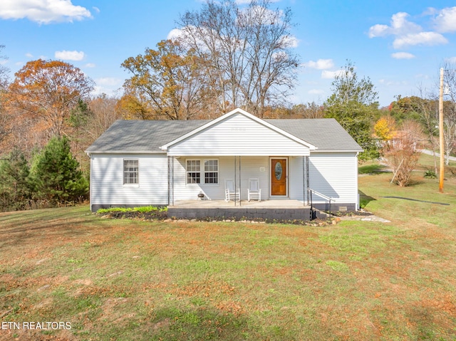 view of front of property featuring a front lawn and a porch