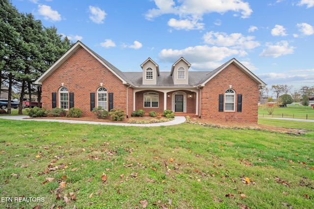 view of front of house featuring a front lawn