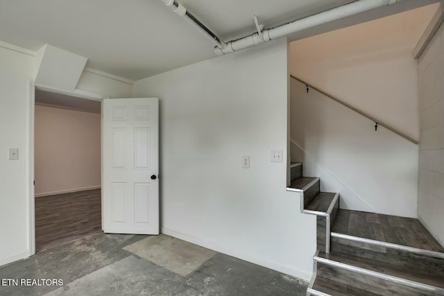 staircase featuring concrete floors