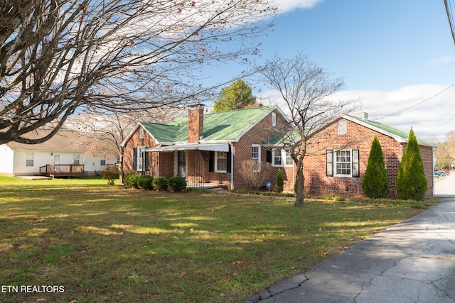 ranch-style house featuring a front lawn