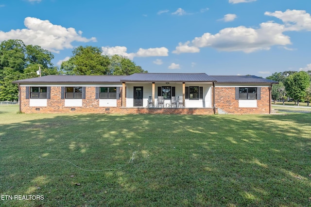 single story home featuring a porch and a front lawn