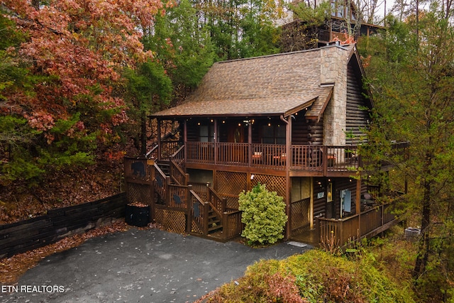 view of front facade with a wooden deck