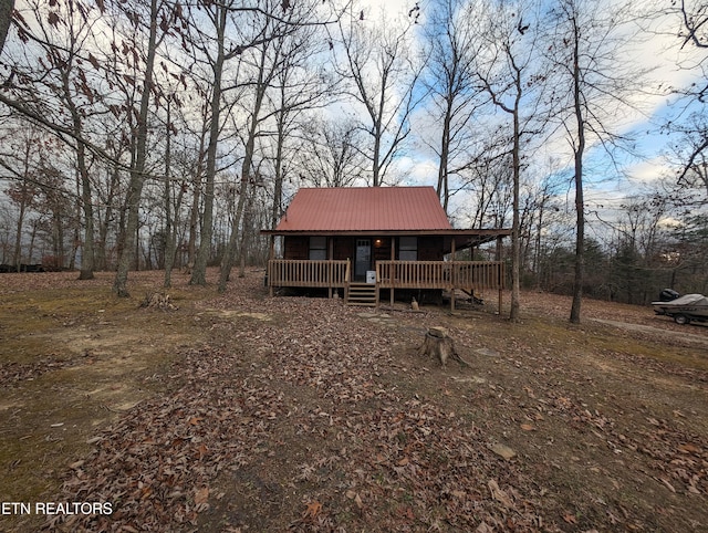 view of front of property featuring a porch