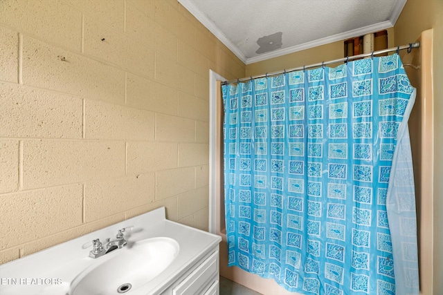 bathroom featuring vanity, a shower with curtain, a textured ceiling, and ornamental molding