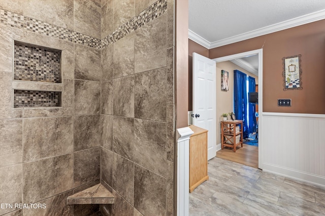 bathroom featuring ornamental molding
