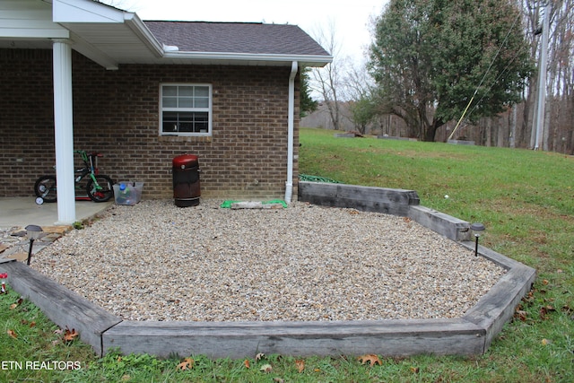 view of yard featuring a patio