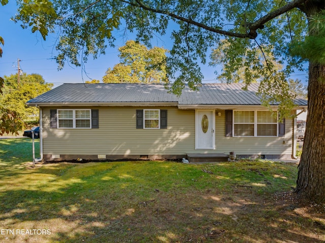 view of front of home featuring a front yard