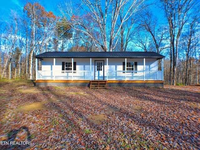 ranch-style home with a porch