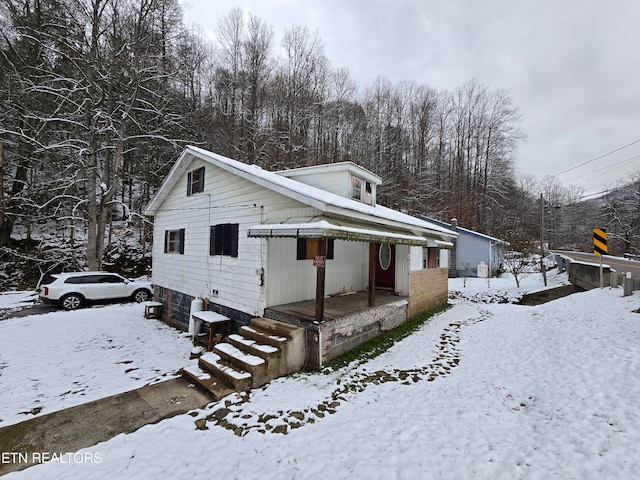 exterior space featuring a porch