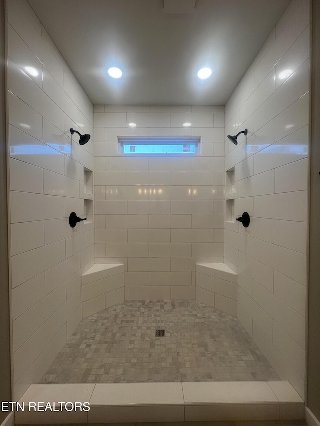 bathroom featuring tiled shower