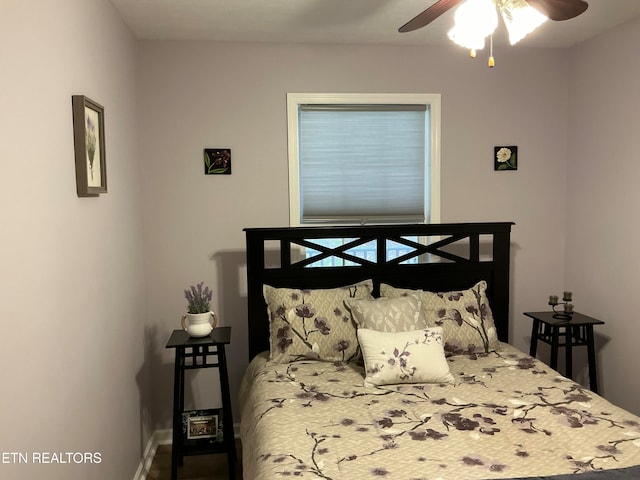 bedroom with ceiling fan