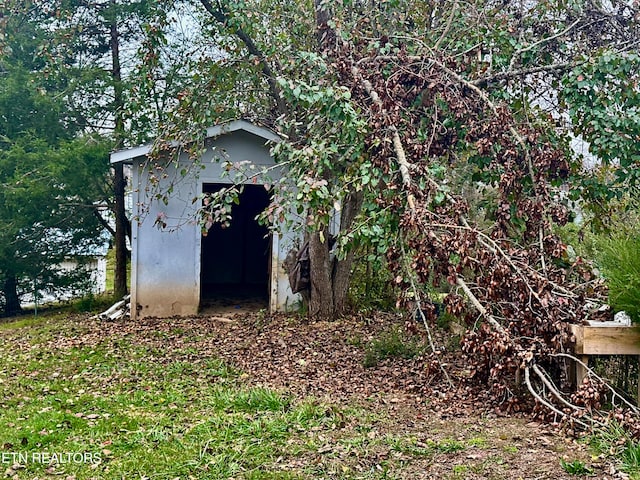 view of outbuilding