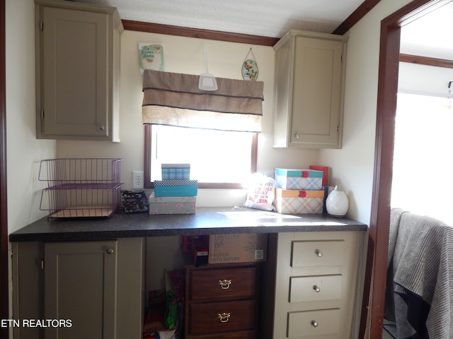 kitchen featuring ornamental molding