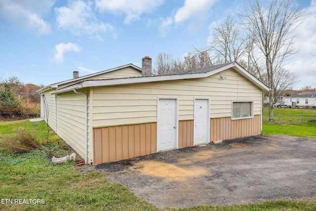 view of outbuilding