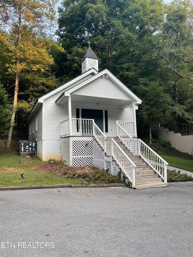 bungalow-style home with covered porch