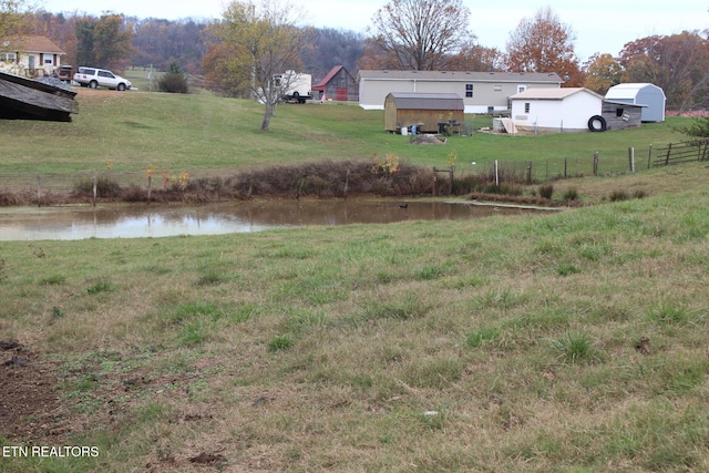 view of yard featuring a water view