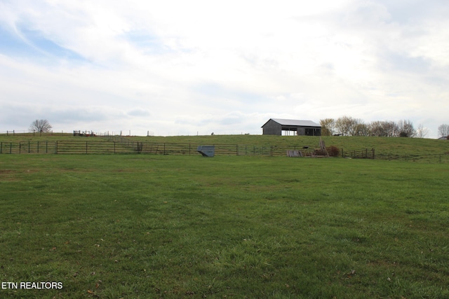 view of yard featuring a rural view