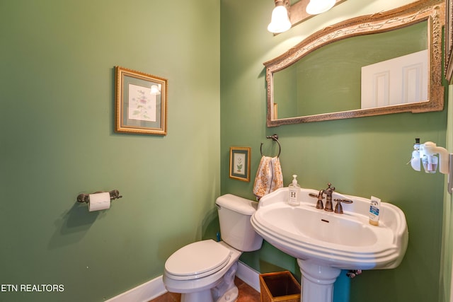 bathroom featuring toilet and sink