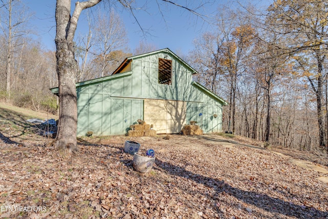 view of outbuilding