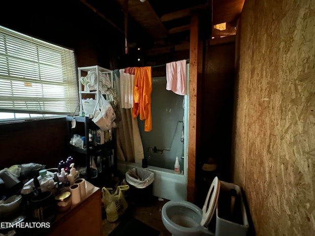 bathroom featuring shower / tub combo with curtain and toilet