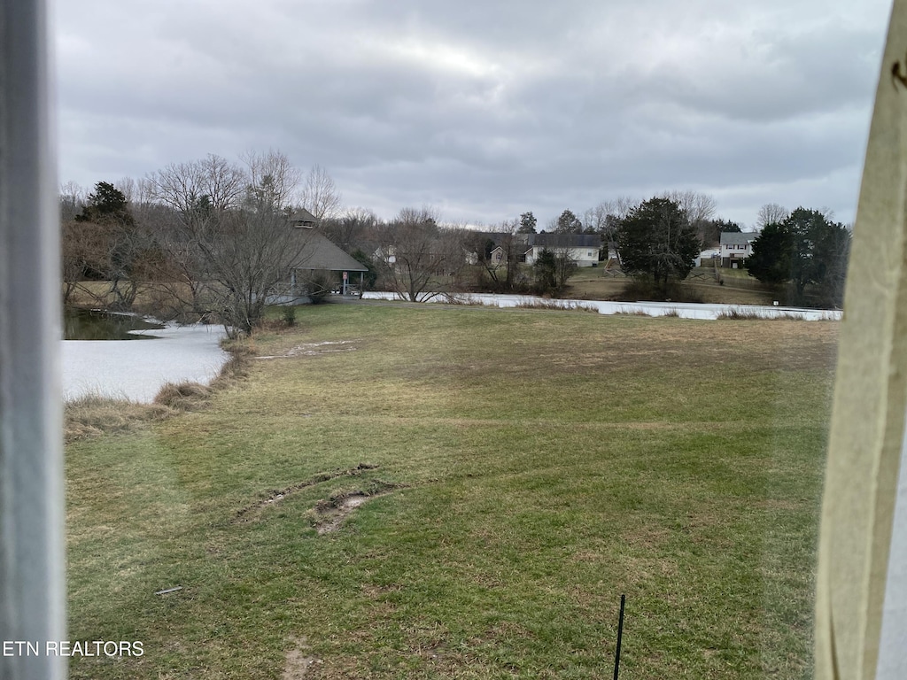 view of yard featuring a water view