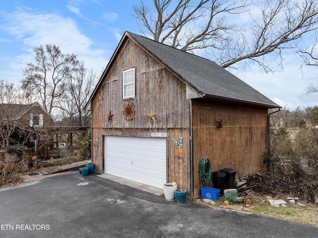 garage featuring a garage