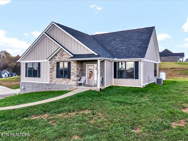 view of front of property with a front yard