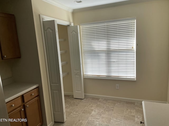 kitchen with crown molding