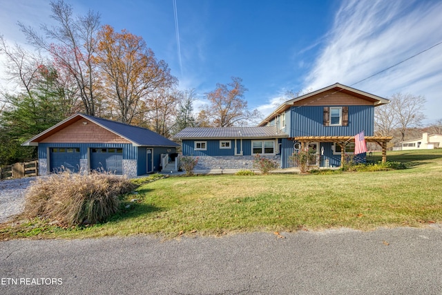 view of front facade featuring a garage and a front yard