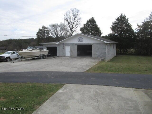 exterior space featuring a yard