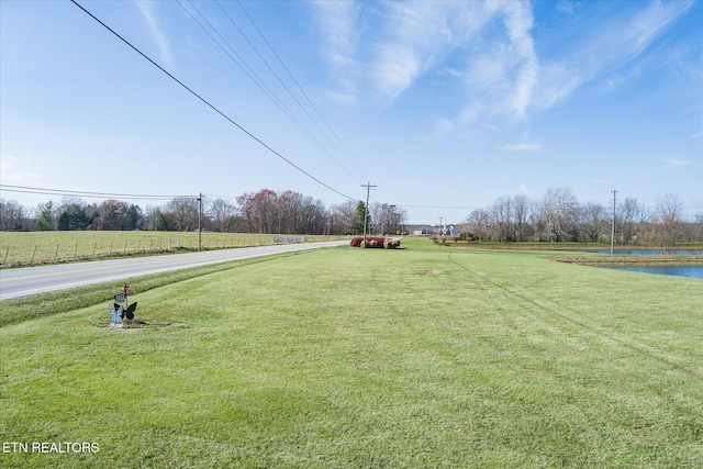 view of yard featuring a rural view