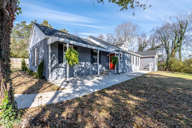 view of front of home with a patio and a front lawn