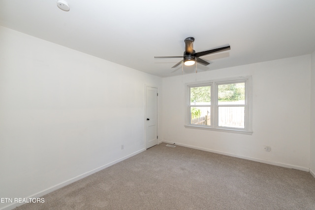 carpeted empty room featuring ceiling fan