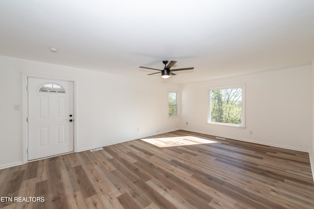 foyer with ceiling fan and dark hardwood / wood-style floors