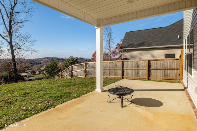 view of patio featuring an outdoor fire pit