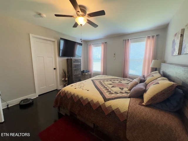 bedroom with ceiling fan