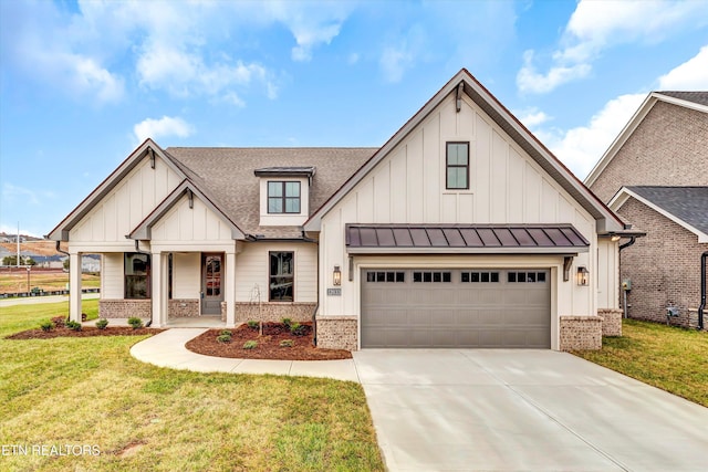 view of front of house featuring a porch and a front yard