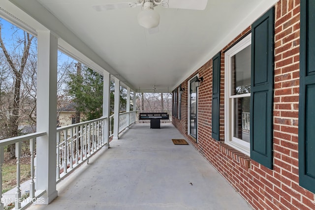 view of patio featuring covered porch and ceiling fan