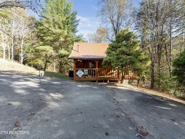 view of front of house featuring a wooden deck