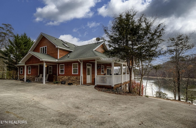 view of front of home with covered porch